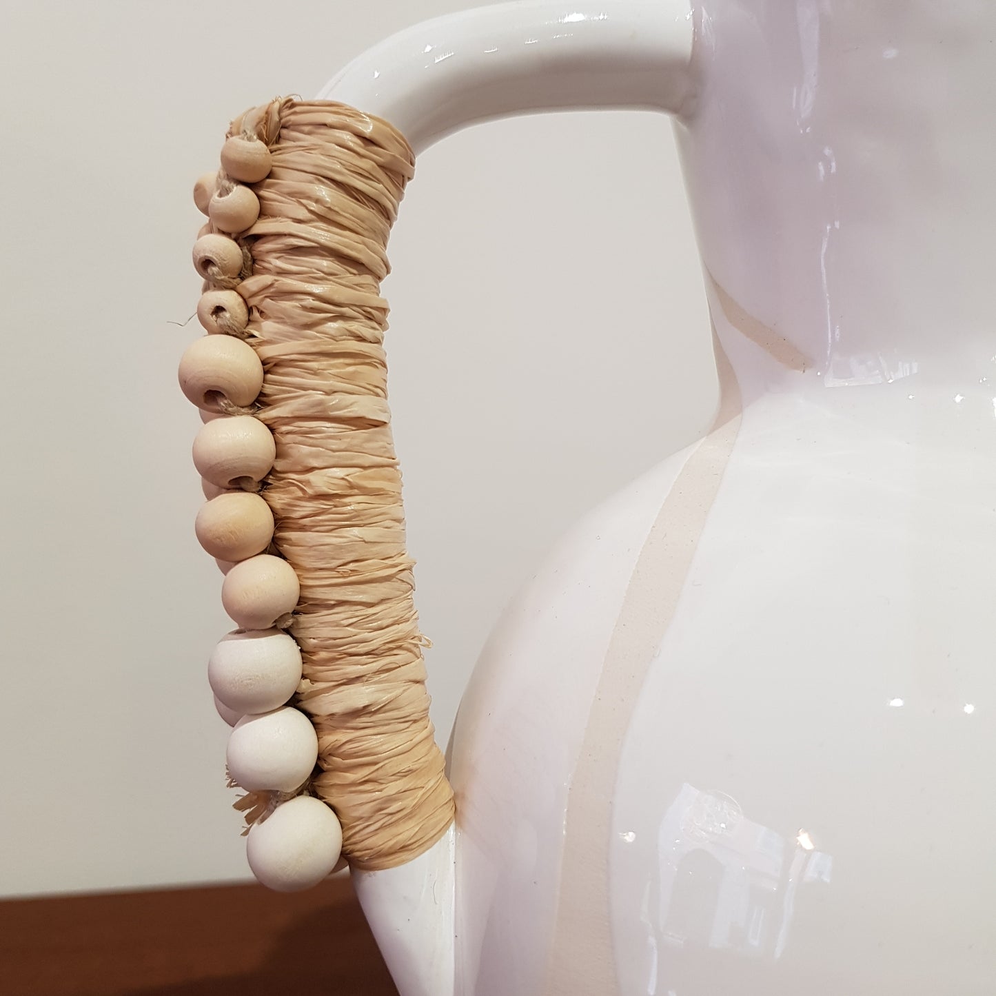 Vase blanc avec perles - Maison Bonjour